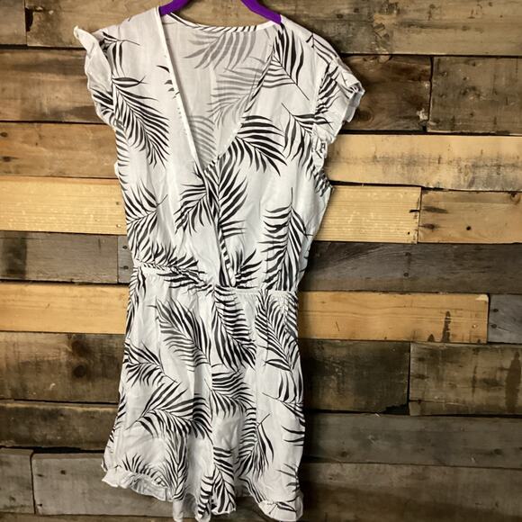 Cupshe Black Gray And White Palm Short Romper Size Medium - Picture 1 of 4